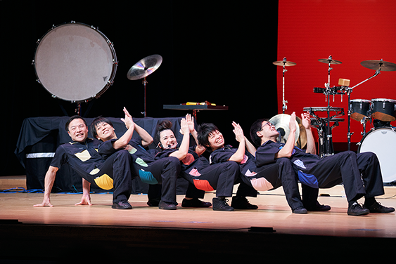 児童が実際にリズムを体験するワークショップ